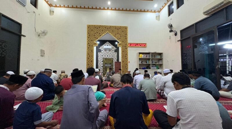 Warga Cluster Diamond BTR III melaksanakan pengajian malam Nisfu Sya'ban dengan khidmat dan penuh keberkahan. Kegiatan ini bertujuan untuk memohon ampunan dan rahmat Allah SWT, serta meningkatkan keimanan dan ketaqwaan warga.