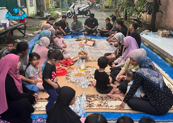 Warga Blok D8 Cluster Diamond BTR3 Bekasi menggelar buka puasa bersama pada malam Minggu sebagai bentuk kebersamaan dan mempererat silaturahmi di bulan Ramadan.