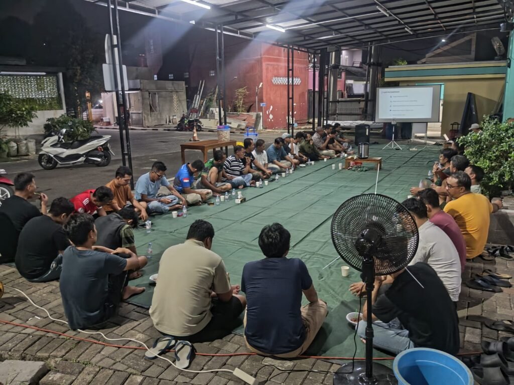 Silaturahmi Pengurus RT dan Koordinator Blok Cluster Diamond: Halal Bihalal dan Evaluasi Lingkungan menjadi momentum penting dalam mempererat hubungan antar pengurus serta meningkatkan kualitas lingkungan